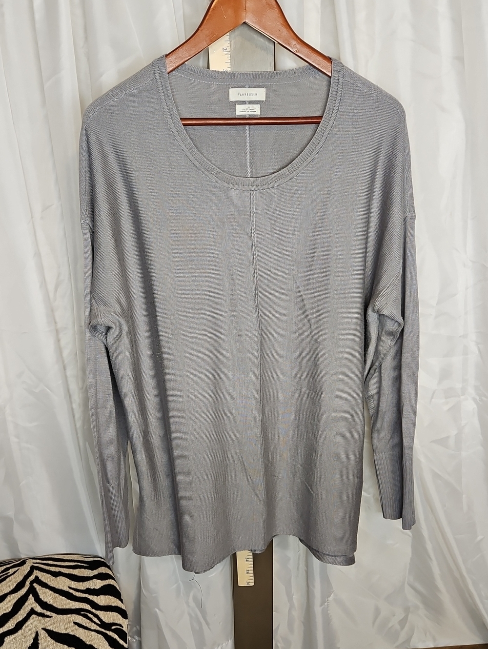 Van Heusen Gray Scoop Neck Lightweight Sweater L